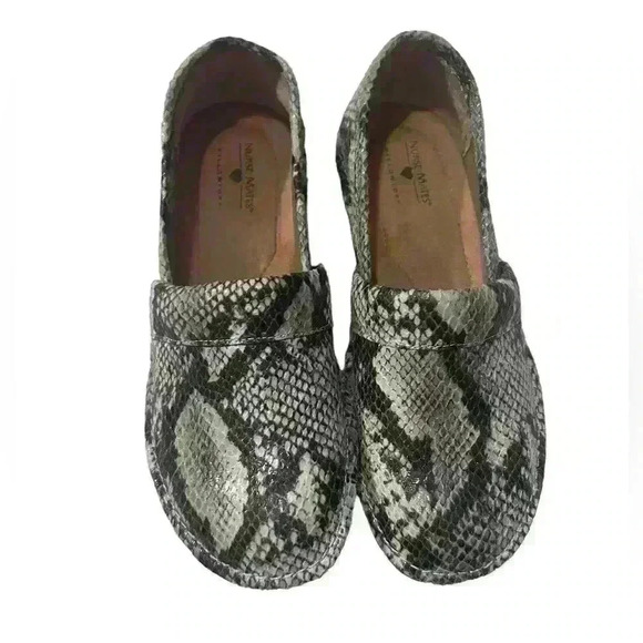 Nurse Mate Pillow Top Animal Print Clogs Slip ons Size 8 Gently Used - Picture 5 of 6